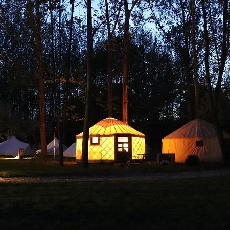 Oeko Kemping Es Glamping Tiszadada Buitenkant foto