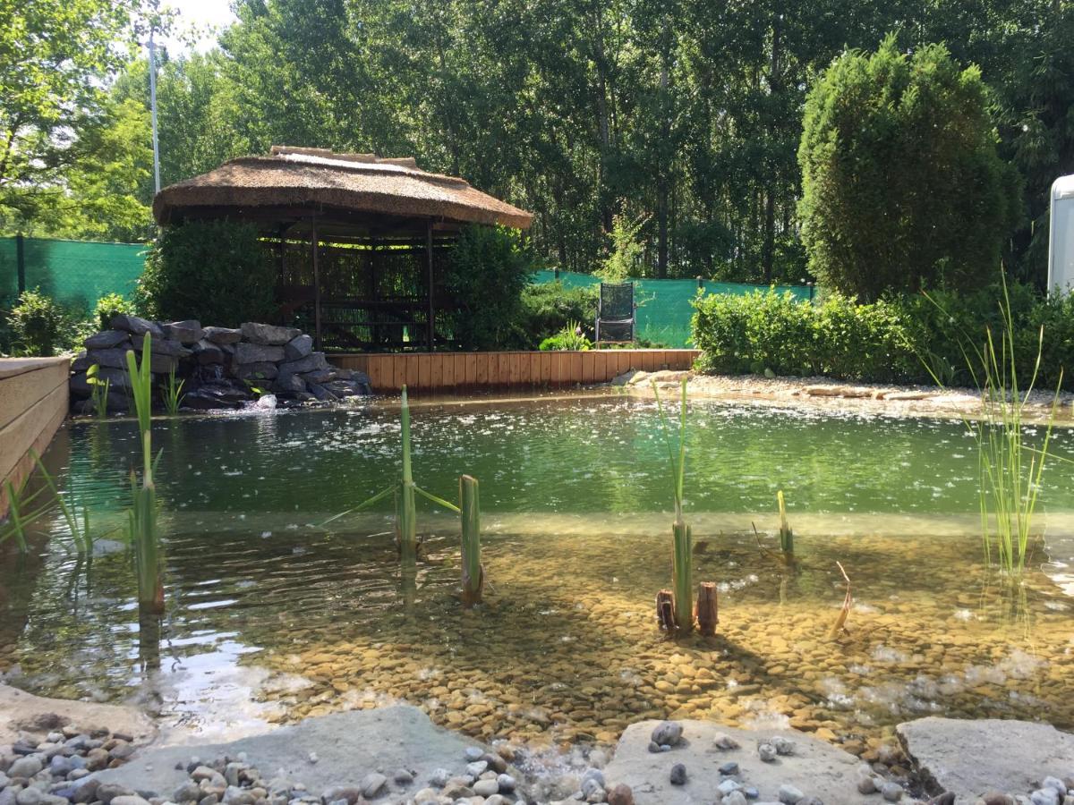 Oeko Kemping Es Glamping Tiszadada Buitenkant foto