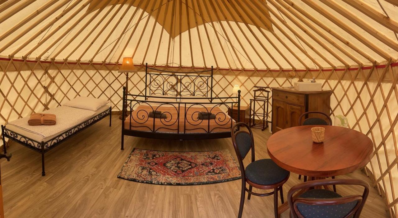 Oeko Kemping Es Glamping Tiszadada Buitenkant foto