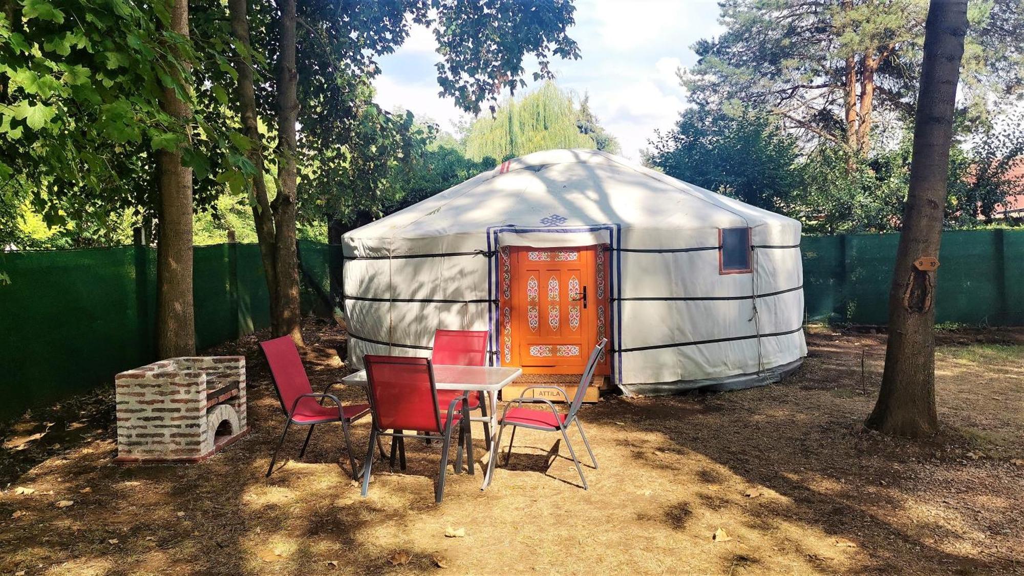 Oeko Kemping Es Glamping Tiszadada Buitenkant foto